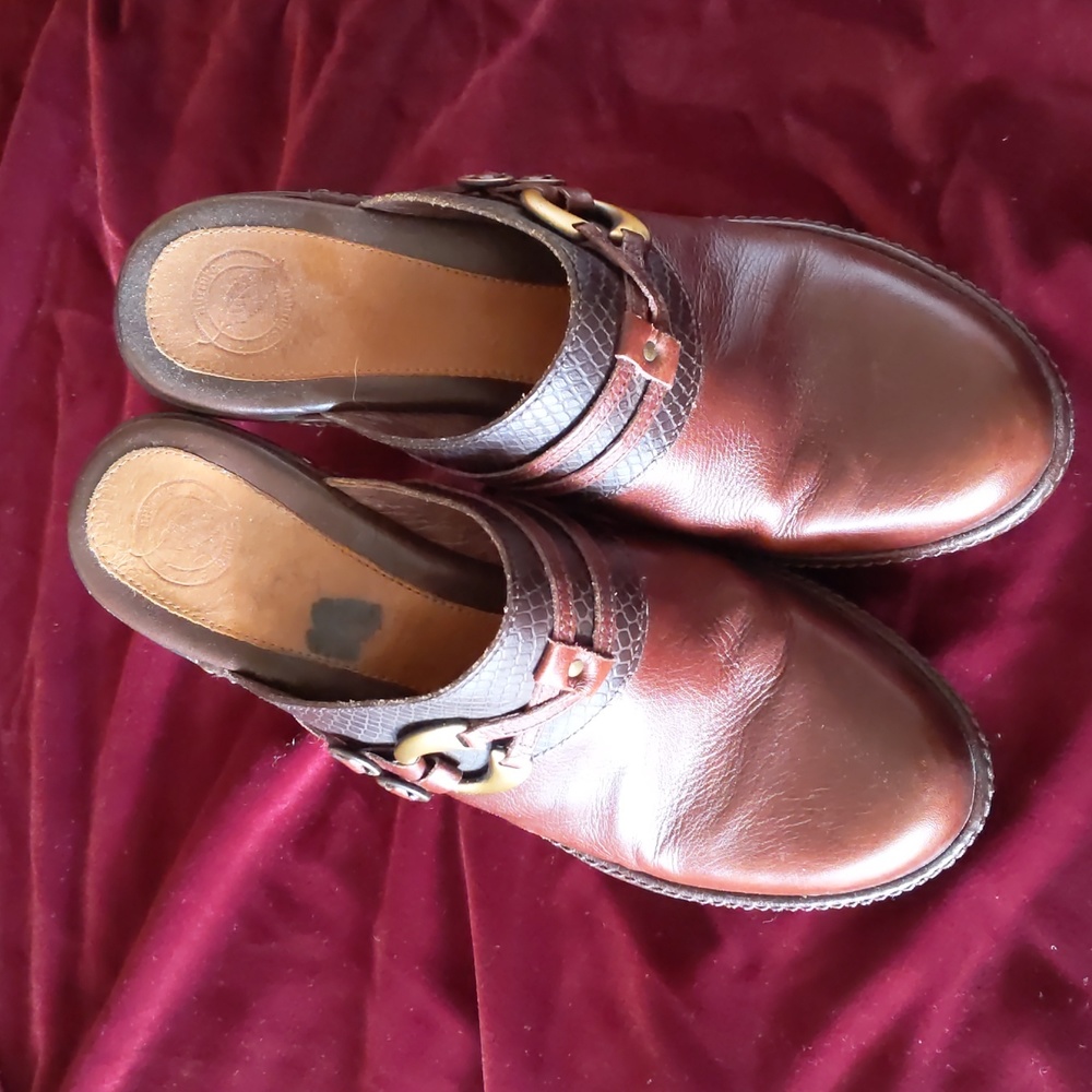 Nurture Leather Clogs